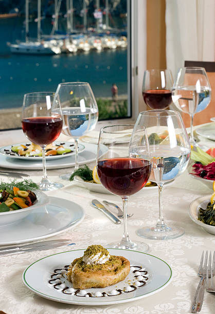 lust auf ein mittagessen tisch - olive oil salad mediterranean cuisine olive stock-fotos und bilder