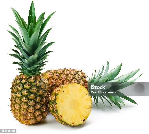 Ananas Stockfoto und mehr Bilder von Ananas - Ananas, Freisteller – Neutraler Hintergrund, Scheibe - Portion