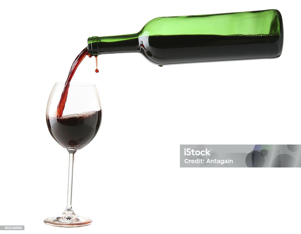 Vinho tinto que entra em uma taça de vinho. - Foto de stock de Bebida alcoólica royalty-free