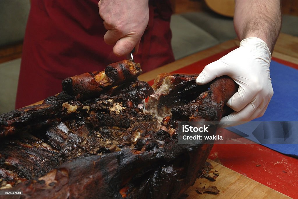 Cerdito-Spanferkel zerschneiden - Foto de stock de Barbacoa - Comida libre de derechos