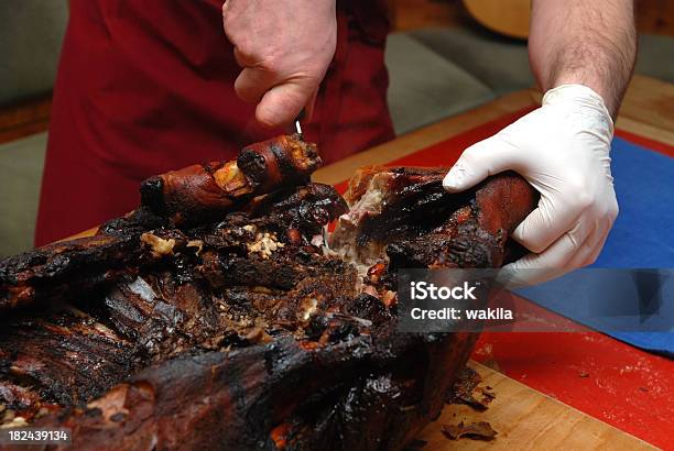 Cerditospanferkel Zerschneiden Foto de stock y más banco de imágenes de Barbacoa - Comida - Barbacoa - Comida, Carne de cerdo, Cerdo