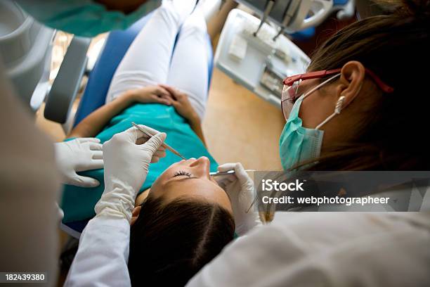 Foto de Exame Dentário e mais fotos de stock de Aberto - Aberto, Adulto, Assistente de Dentista