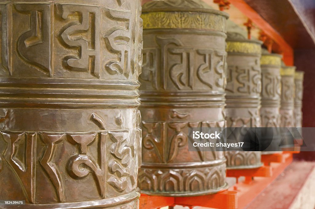 Оранжевый Молитвенный колеса - Стоковые фото Азия роялти-фри