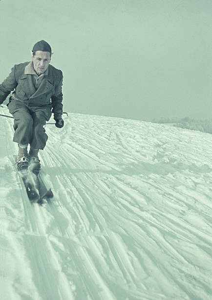 спорт человек в 1938 году. - ski skiing telemark skiing winter sport стоковые фото и изображения