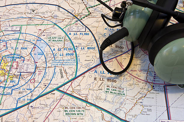 preparazione del pilota - flight planning foto e immagini stock