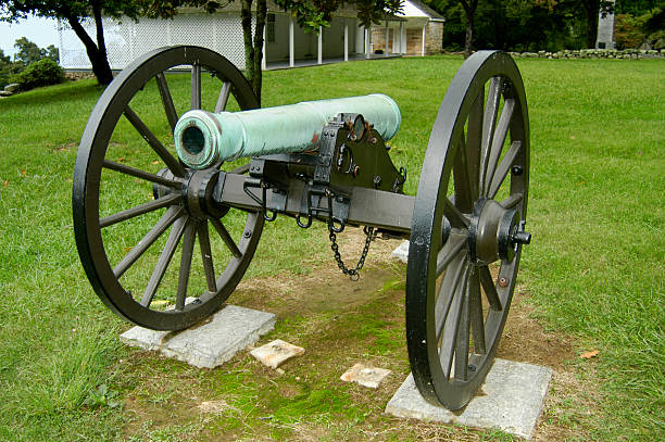A Civil War cannon stand ready in Chattanoga, Tennessee, USA. This is an actual cannon used during the war between the states in the late 1850s.