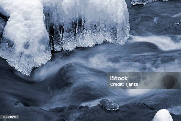 겨울맞이 스트림 촉광 0명에 대한 스톡 사진 및 기타 이미지 - 0명, 강, 겨울