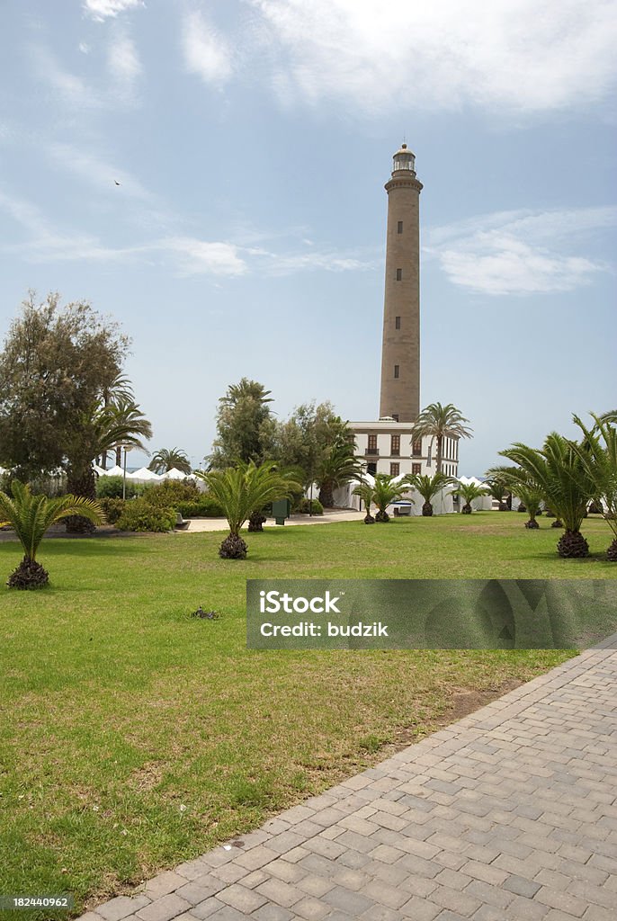 Phare Faro de Maspalomas, dans le jardin (îles Canaries - Photo de Allée couverte de planches libre de droits