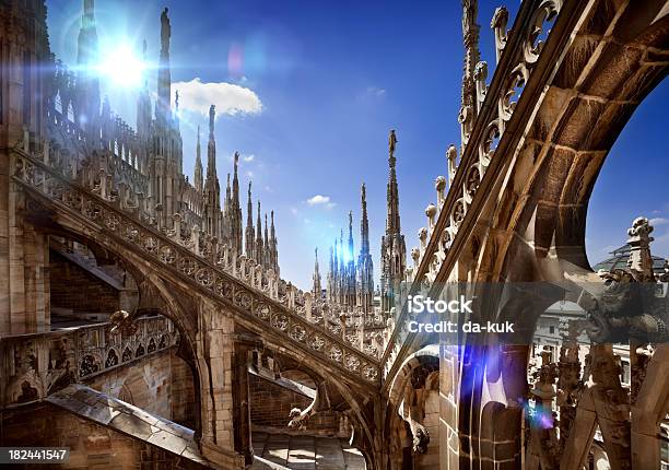 Architektur Detail Der Duomo In Mailand Stockfoto und mehr Bilder von Kathedrale - Kathedrale, Mailand, Architektonische Säule