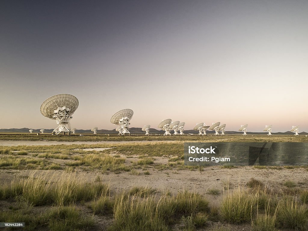 Osservatorio spaziale segnale di ricerca - Foto stock royalty-free di Antenna - Attrezzatura per le telecomunicazioni