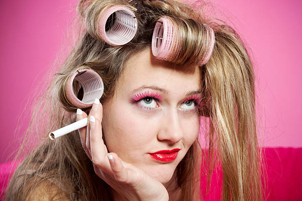 jovem fumar - necklace human hair women bizarre imagens e fotografias de stock