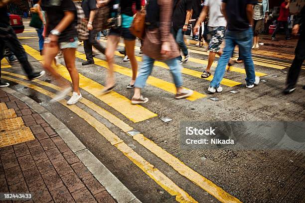Persone Di Hong Kong - Fotografie stock e altre immagini di Camminare - Camminare, Folla, Persone