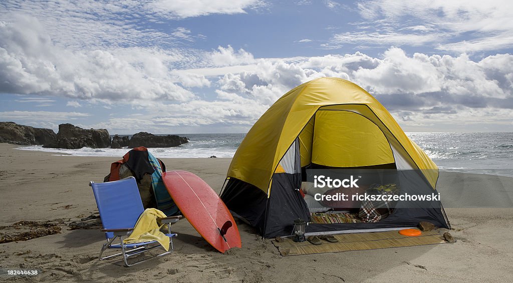 Praia de acampamento - Foto de stock de Acampar royalty-free