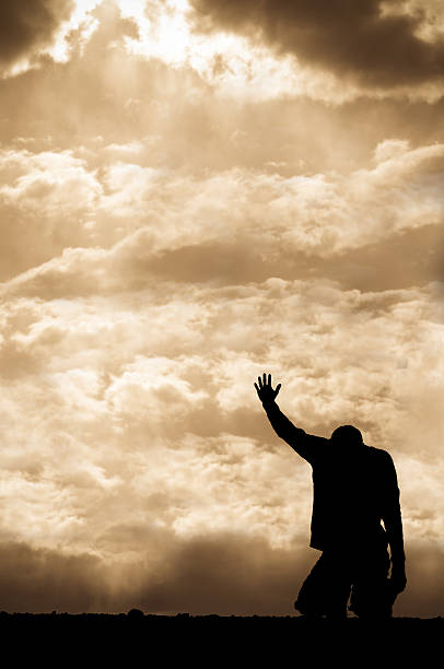 sepia gebet silhouette - applauding contemplation praying arms outstretched stock-fotos und bilder