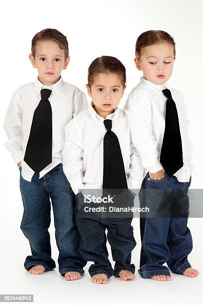 Vedo Che - Fotografie stock e altre immagini di Sfondo bianco - Sfondo bianco, Tre gemelli - Parto gemellare, 2-3 anni