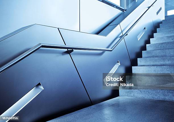 Современный Лестница — стоковые фотографии и другие картинки Архитектура - Архитектура, Аэропорт, Бетон