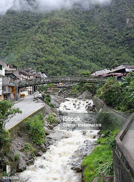 Aguas Calientes In Peru Stockfoto und mehr Bilder von Aguas Calientes - Aguas Calientes, Anden, Außenaufnahme von Gebäuden