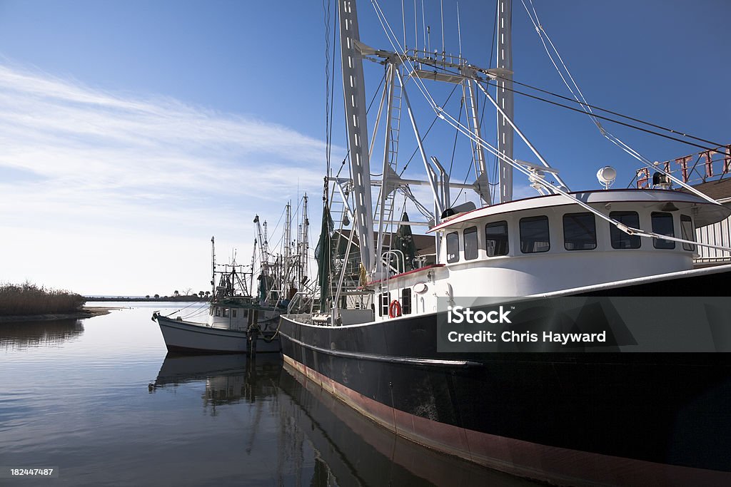 Barcos de pesca de gambas - Foto de stock de Barco de pesca de gambas libre de derechos
