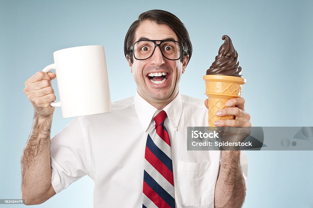 행복함 얼간이 아이스크림 원뿔형 및 커피 - 로열티 프리 아이스크림 콘 스톡 사진