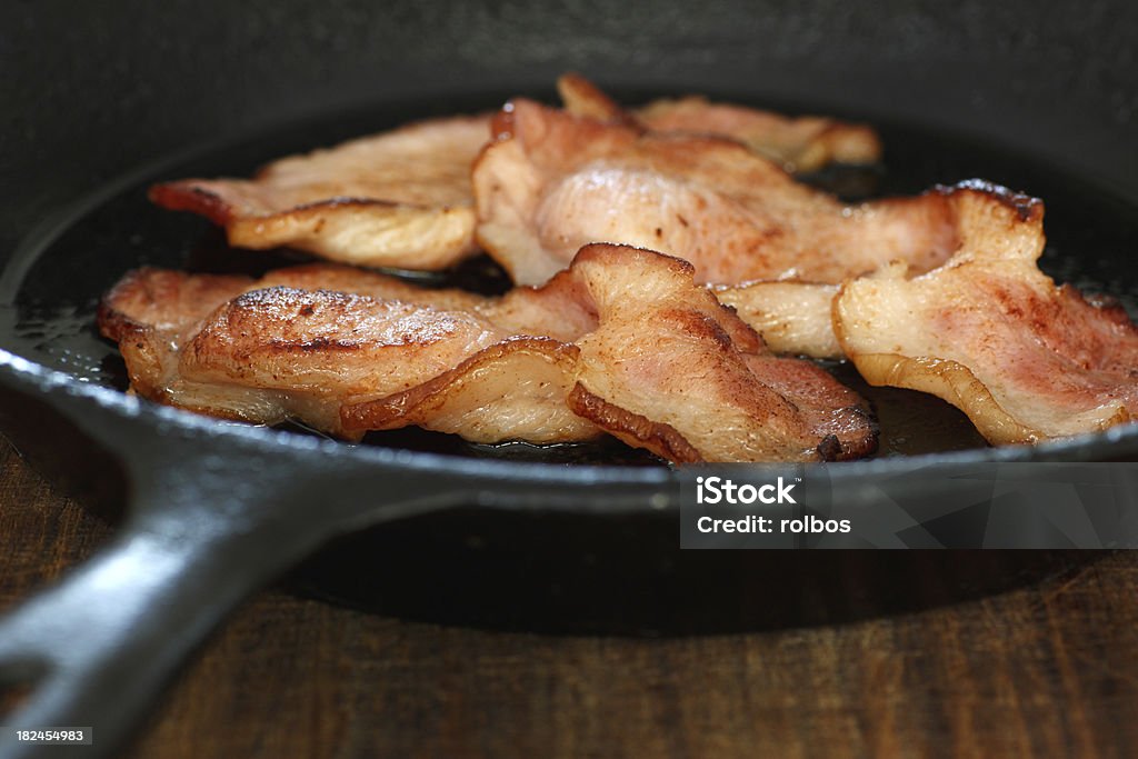 Fritos, bacon no recipiente - Royalty-free Bacon Foto de stock