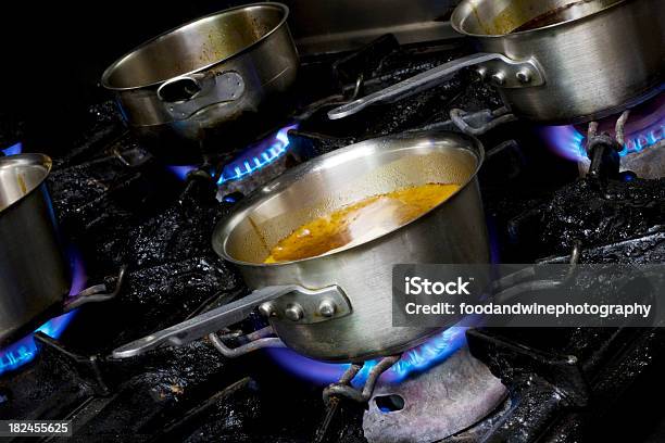 Foto de Culinária Com Gás e mais fotos de stock de Boca do fogão - Boca do fogão, Butano, Casa de comes e bebes