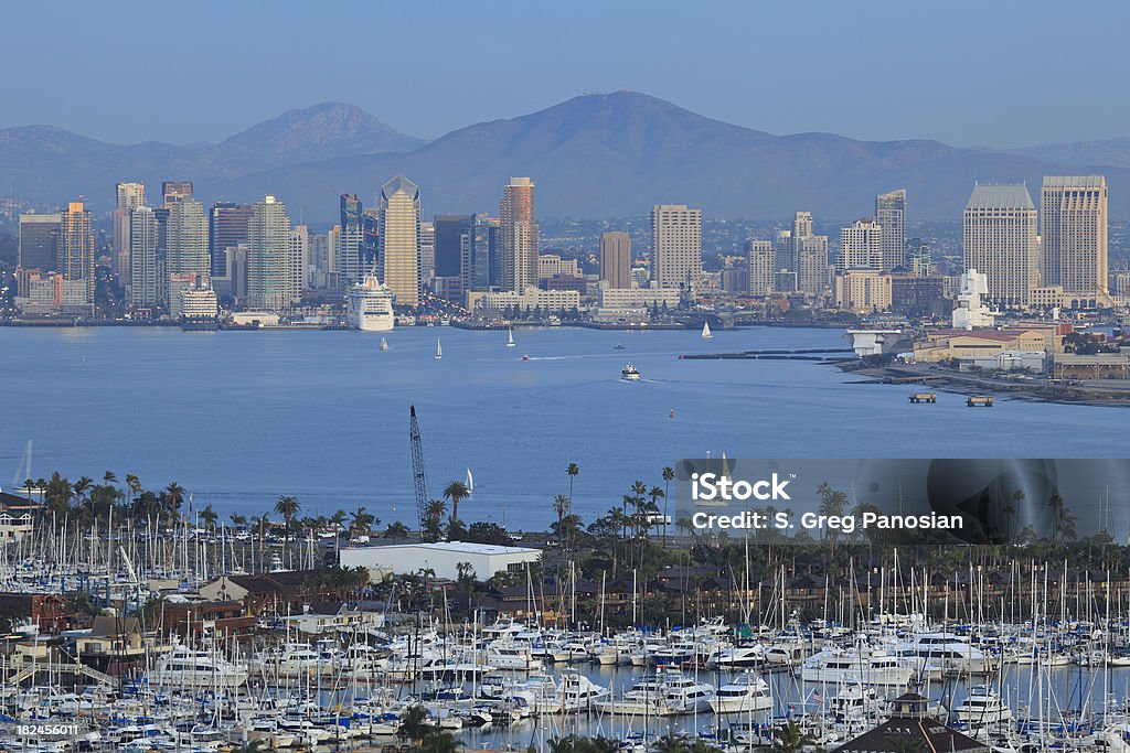 Horizonte de San Diego, ao anoitecer - Foto de stock de Arquitetura royalty-free
