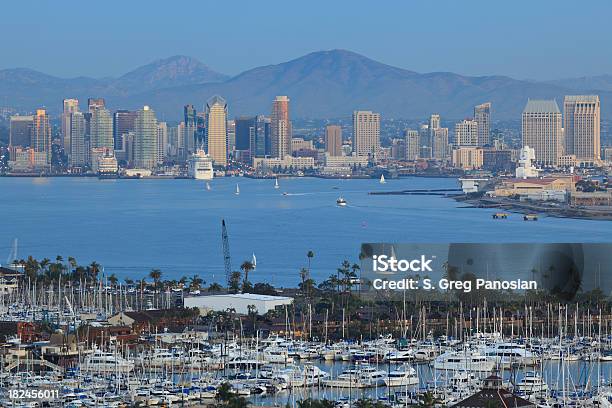 Foto de Horizonte De San Diego Ao Anoitecer e mais fotos de stock de Arquitetura - Arquitetura, Arranha-céu, Baía