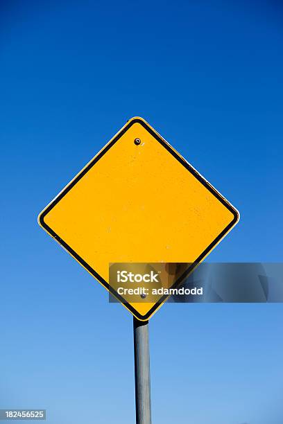 Sinal De Estrada Em Forma De Diamante Em Branco - Fotografias de stock e mais imagens de Amarelo - Amarelo, Ao Ar Livre, Austrália