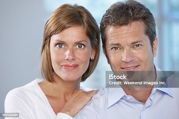 Seniorpaar Stockfoto und mehr Bilder von 40-44 Jahre - 40-44 Jahre, 50-54 Jahre, Aktiver Senior