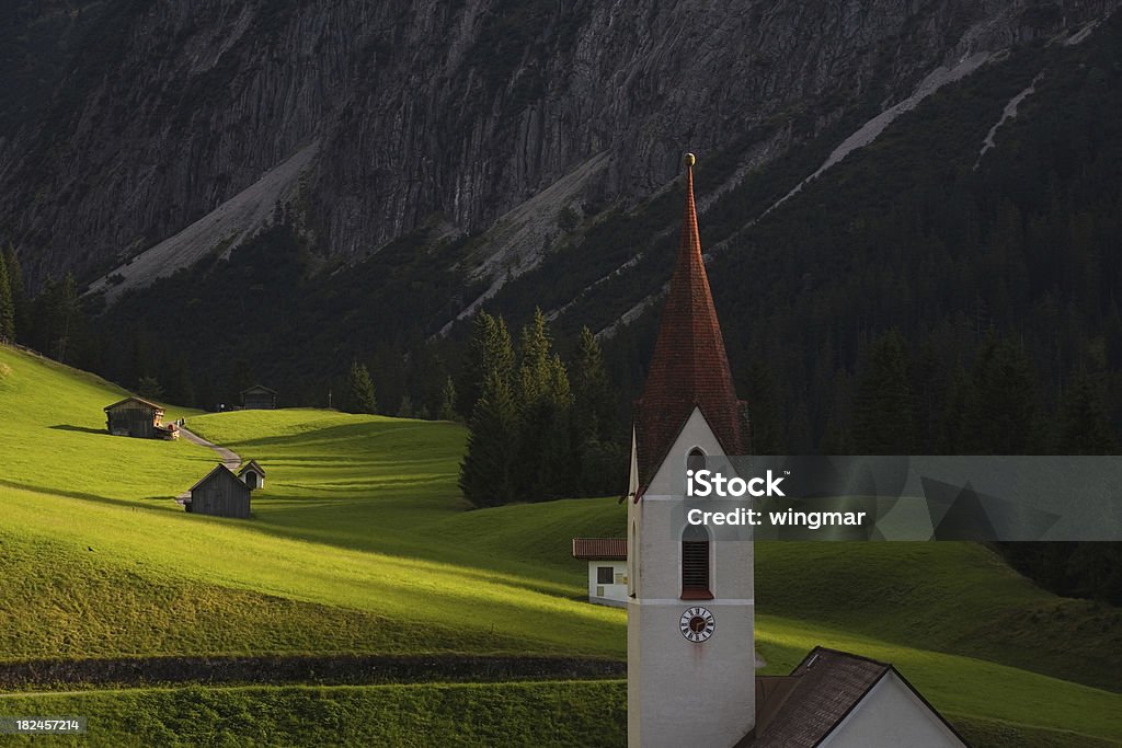 Antiguo mountain village in tirol austria - Foto de stock de Alpes Europeos libre de derechos