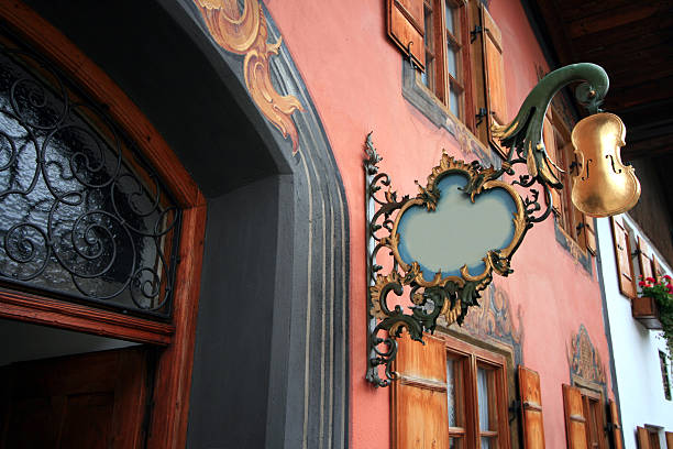piękne oberammergau w kraju związkowym bawaria, niemcy. - malarstwo iluzjonistyczne zdjęcia i obrazy z banku zdjęć