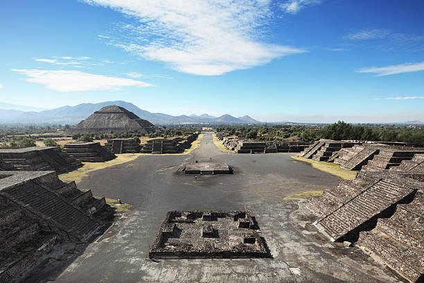 istock Teotihuacan ruins panorama 182457853