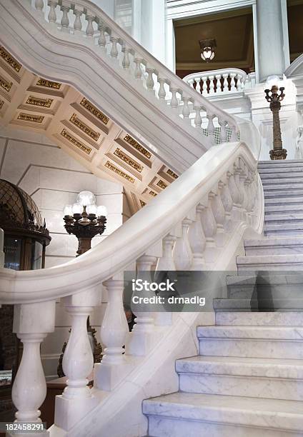 Escalera En Pennsylvania Capitolio Foto de stock y más banco de imágenes de Arquitectura - Arquitectura, Balaustrada, Belleza