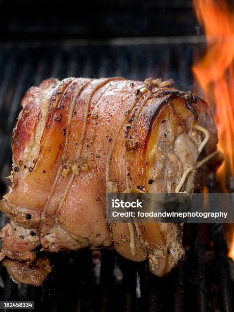 Schweinebraten Stockfoto und mehr Bilder von Einzelner Gegenstand - Einzelner Gegenstand, Feuer, Flamme