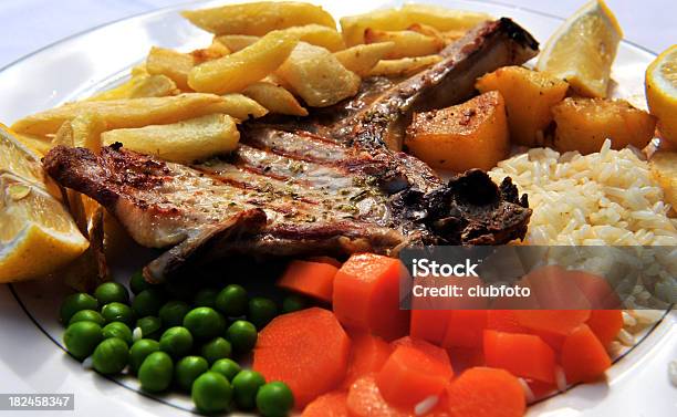 Foto de Hirines Brizoles Temperado Costeleta De Porco Grego Jantar e mais fotos de stock de Arroz - Alimento básico
