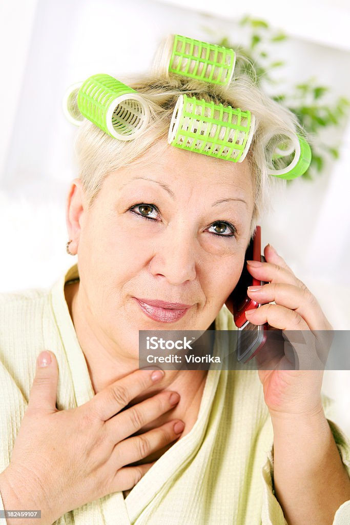 Mulher idosa com cellphone - Royalty-free 50 Anos Foto de stock