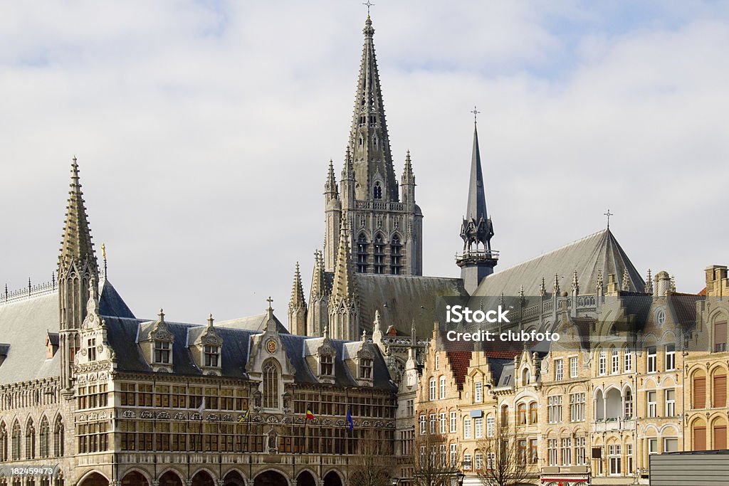 Tissu Market building et de la place principale-Ypres, Belgique - Photo de Belgique libre de droits