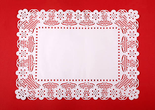 rectangulaire napperon en carton rouge - doily photos et images de collection