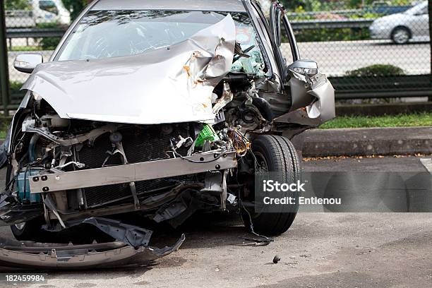 Wrecked Samochodu - zdjęcia stockowe i więcej obrazów Badanie - Badanie, Bez ludzi, Dzień