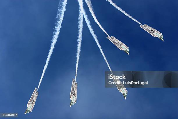 달러 지폐 비행기 Airshow에 대한 스톡 사진 및 기타 이미지 - Airshow, 개념, 공중