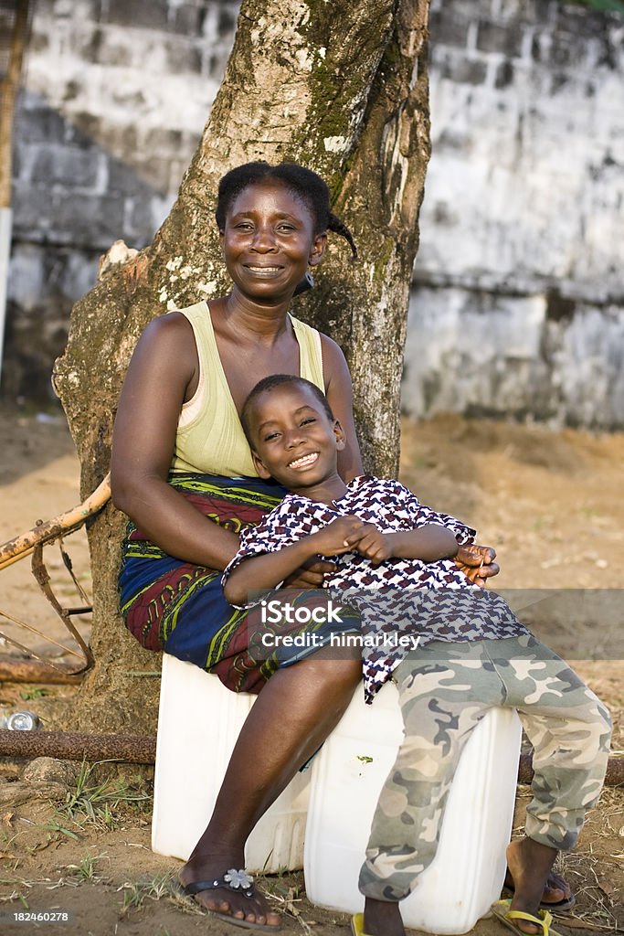 Afrikanische Mutter und Sohn - Lizenzfrei Mutter Stock-Foto