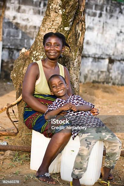 Africana Madre E Figlio - Fotografie stock e altre immagini di Figlio maschio - Figlio maschio, Madre, Bambino