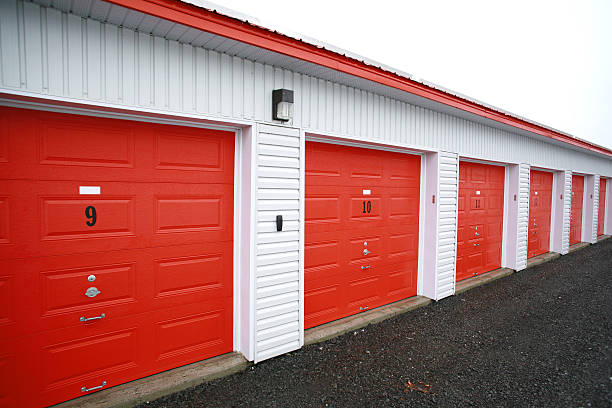 unidades de armazenamento. - storage compartment garage warehouse storage room - fotografias e filmes do acervo