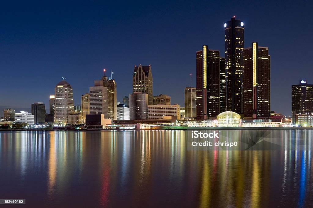 Детройт Skyline в сумерках - Стоковые фото Детройт - Мичиган роялти-фри