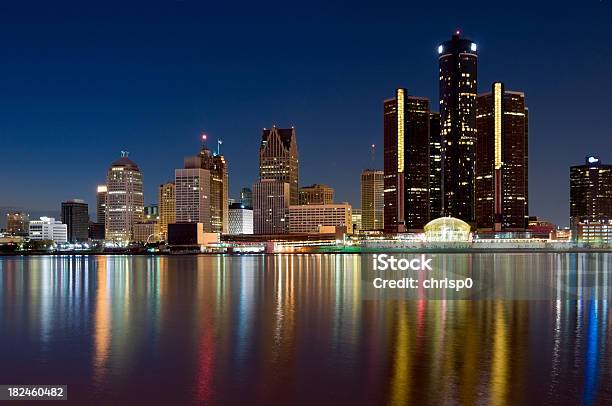 Детройт Skyline В Сумерках — стоковые фотографии и другие картинки Детройт - Мичиган - Детройт - Мичиган, Ночь, Прибрежная часть города