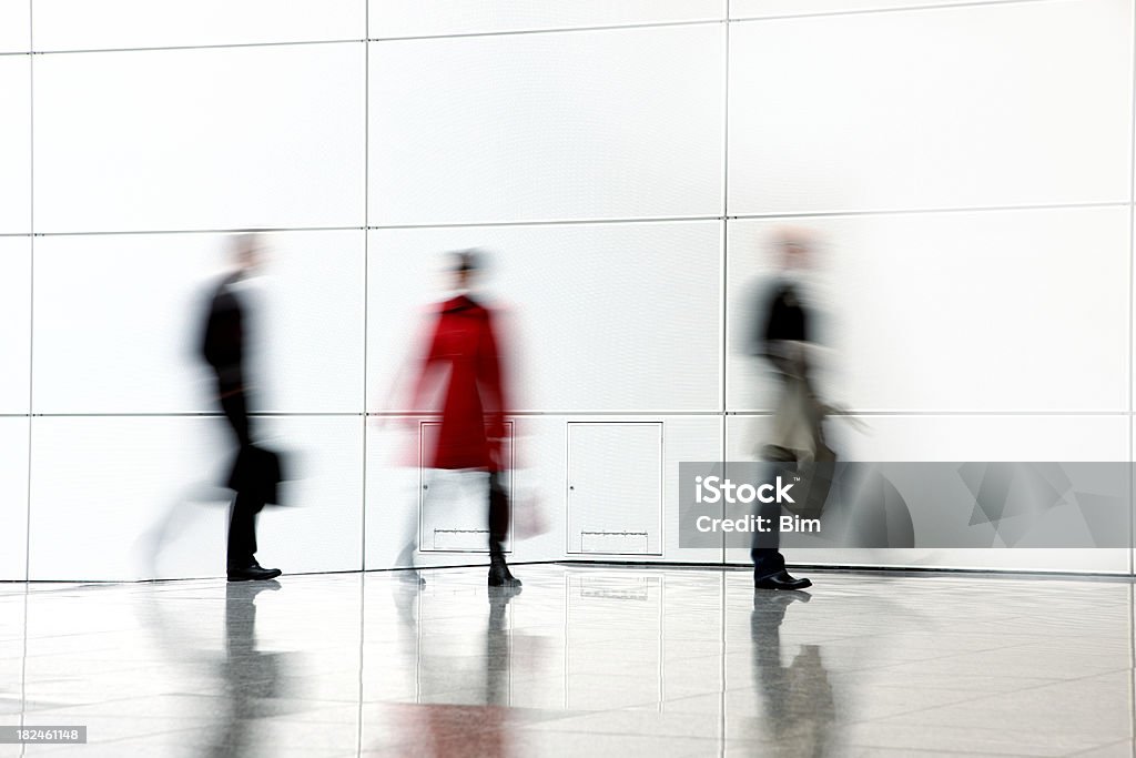 I pendolari a piedi nel corridoio, Motion blur - Foto stock royalty-free di Immagine mossa