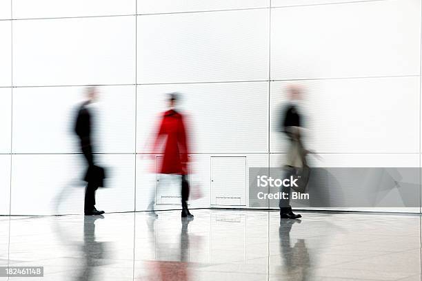 I Pendolari A Piedi Nel Corridoio Motion Blur - Fotografie stock e altre immagini di Immagine mossa - Immagine mossa, Persone, Affari