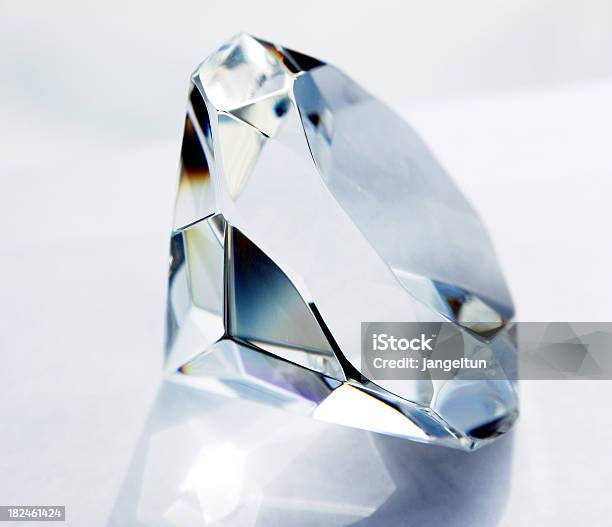 De Diamante - Fotografias de stock e mais imagens de Conceito - Conceito, Diamante, Figura para recortar