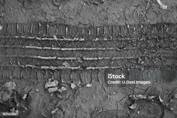 Отслеживает В Грязи — стоковые фотографии и другие картинки Абстрактный - Абстрактный, Без людей, Горизонтальный