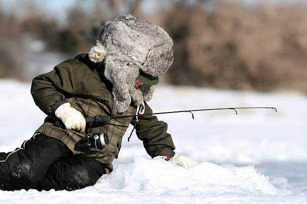 얼음낚시 - ice fishing 뉴스 사진 이미지